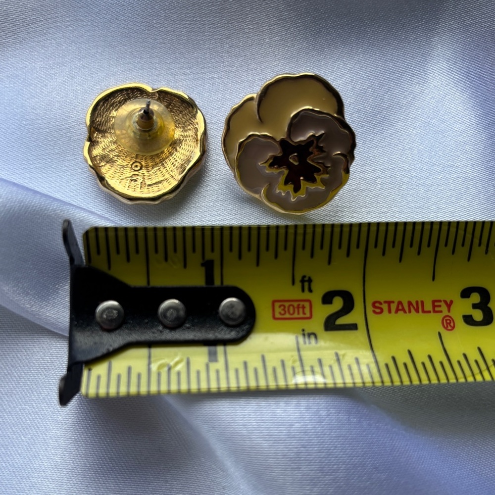 Vintage Avon 1990s “Full Bloom” Pansy Flower Gold Tone Enamel Earrings - Picture 2 of 11
